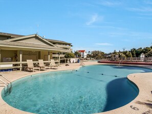 A heated pool - Private balcony overlooking the beach! (Tybee Island)