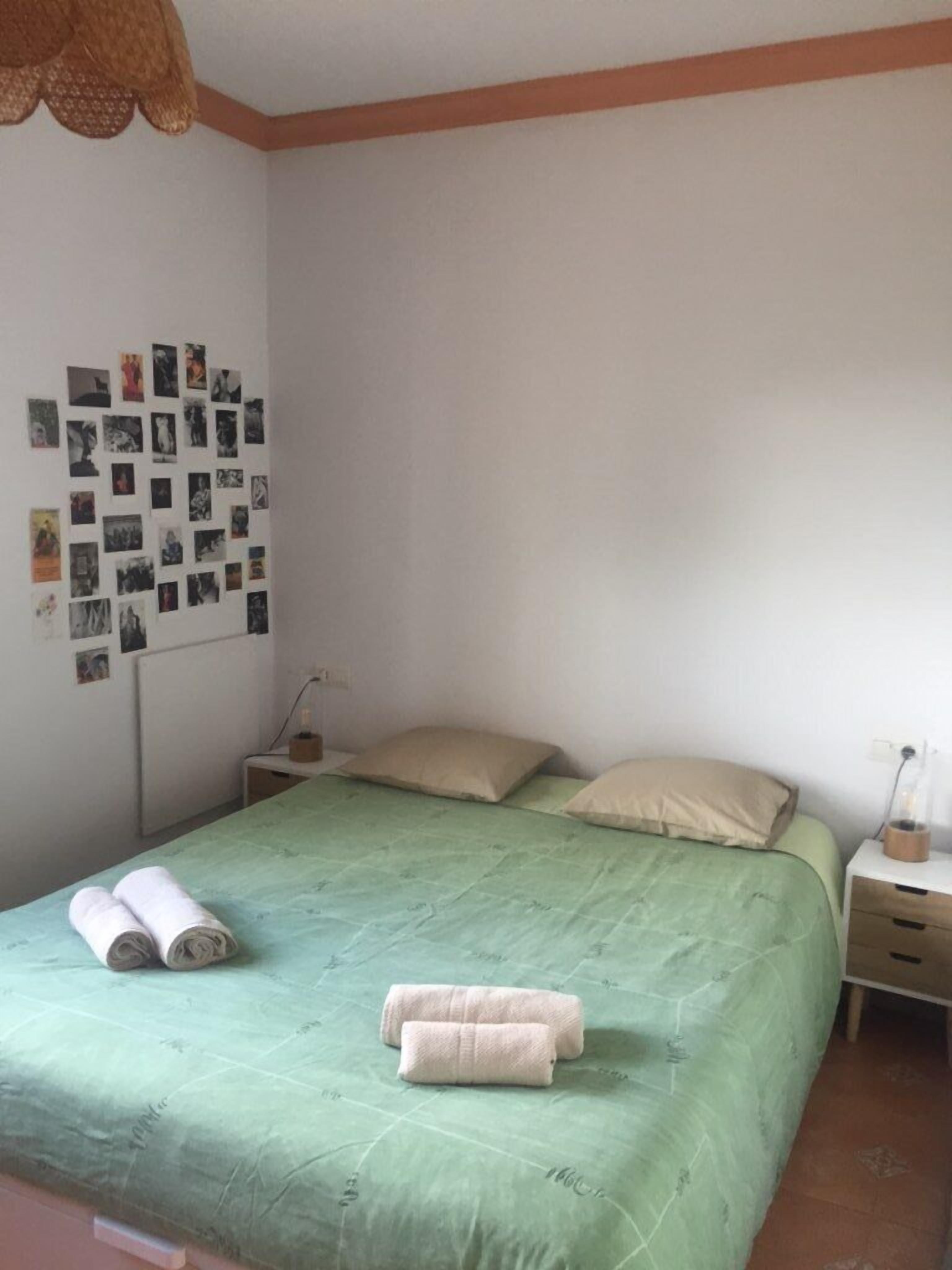 3 slaapkamers, een bureau, reisbedje, gratis wifi