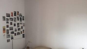 3 slaapkamers, een bureau, reisbedje, gratis wifi
