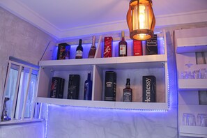 Bar (trong khuôn viên)