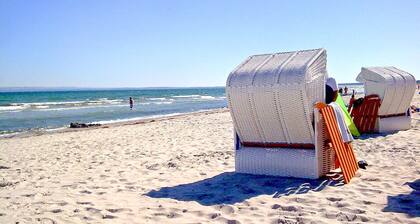 Waterfront house with terrace and garden - Ferienhaus Storchennest Haus R