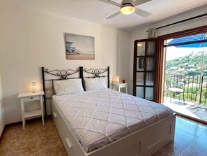 3 bedrooms, desk, iron/ironing board, free WiFi