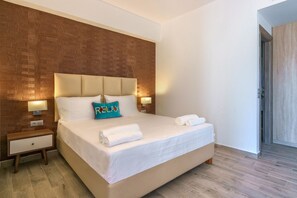 2 bedrooms, in-room safe, iron/ironing board, free WiFi