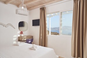 Panoramic Villa | 6 bedrooms, Frette Italian sheets, premium bedding - Villa Petrolefko (Mykonos)