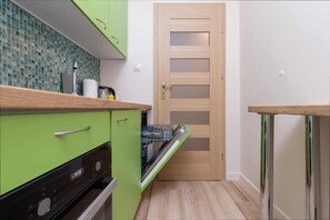 Fridge, oven, stovetop, dishwasher - Rejtana 2 Warsaw | Charming Apartment in Mokotów | Functional Interiors | Balconies (Warszawa)