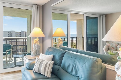 Penthouse Cape Winds 509 - On the beach with ocean views!