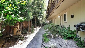 Property grounds - The Zen Hotel (Palo Alto)