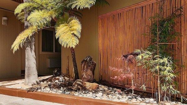 Exterior detail - The Zen Hotel (Palo Alto)