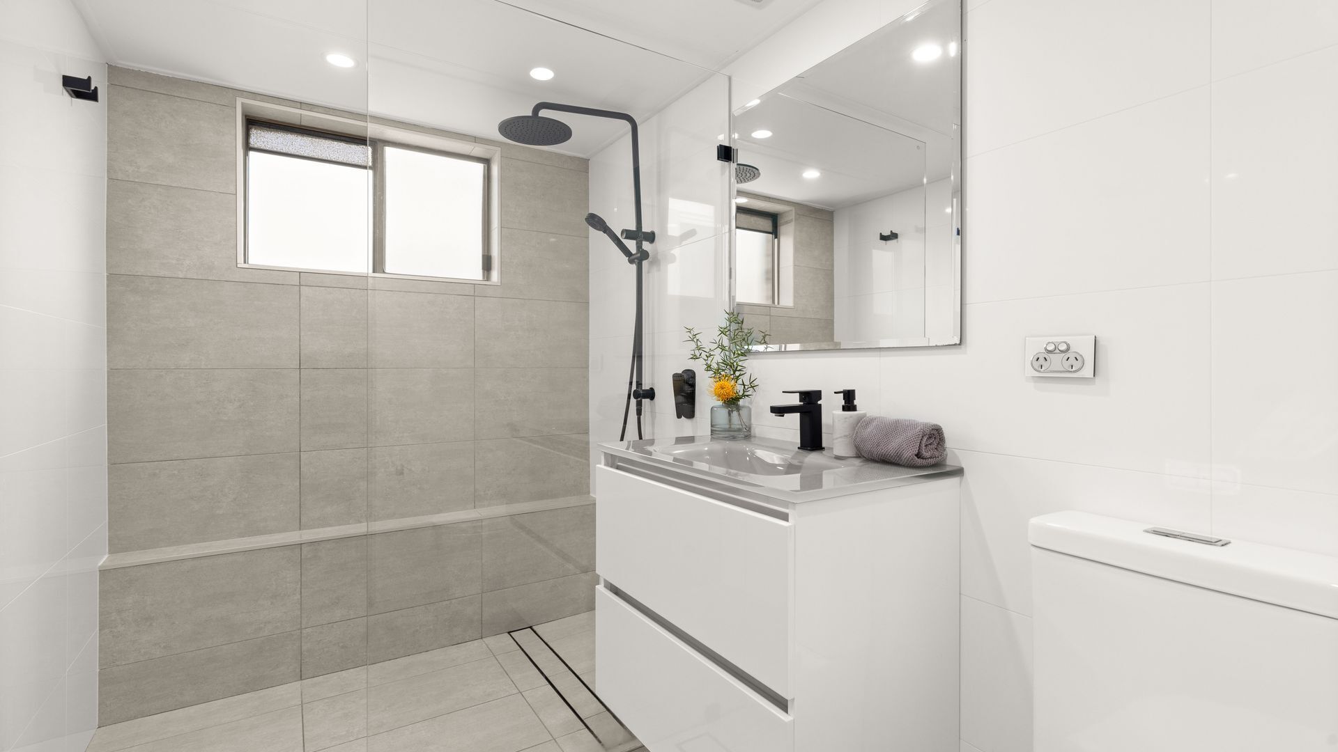Shower, hair dryer, towels