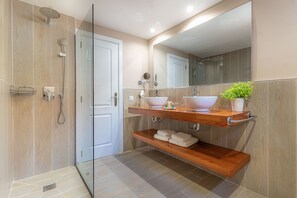 Shower, hair dryer, towels, soap - Natura Volcán by Vitalclass Lanzarote Resort (Costa Teguise)