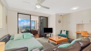 2 bedrooms, desk, iron/ironing board, WiFi