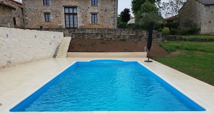 The HobogĂźte: 4-Star Steinhaus, EXKLUSIVE NUTZUNG beheizten Pool, 4000 m2 Garten