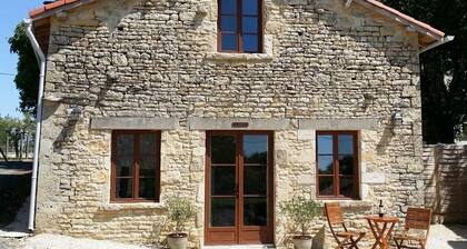 The Hobogîte: 4-Star Stone Cottage, EXCLUSIVE use Heated Pool & Acre of Gardens