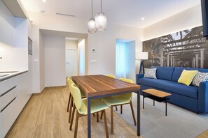 ห้องสวีท, 1 ห้องนอน (Exterior) | ตู้นิรภัยในห้องพัก, ผ้าม่านกันแสง, Wi-Fi ฟรี, ผ้าปูที่นอน