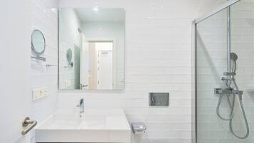 Svit - 1 sovrum (Exterior) | Badrum | Dusch, regndusch, miljövÀnliga toalettartiklar och hÄrtork