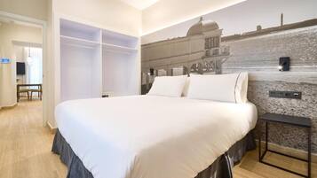 Safe på rommet, blendingsgardiner, wi-fi (inkludert) og sengetøy