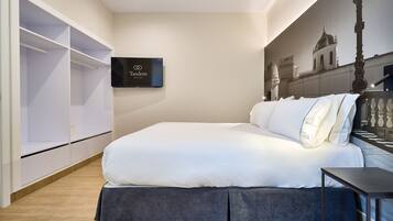 Suite, 2 slaapkamers | 1 slaapkamer, een kluis op de kamer, verduisterende gordijnen