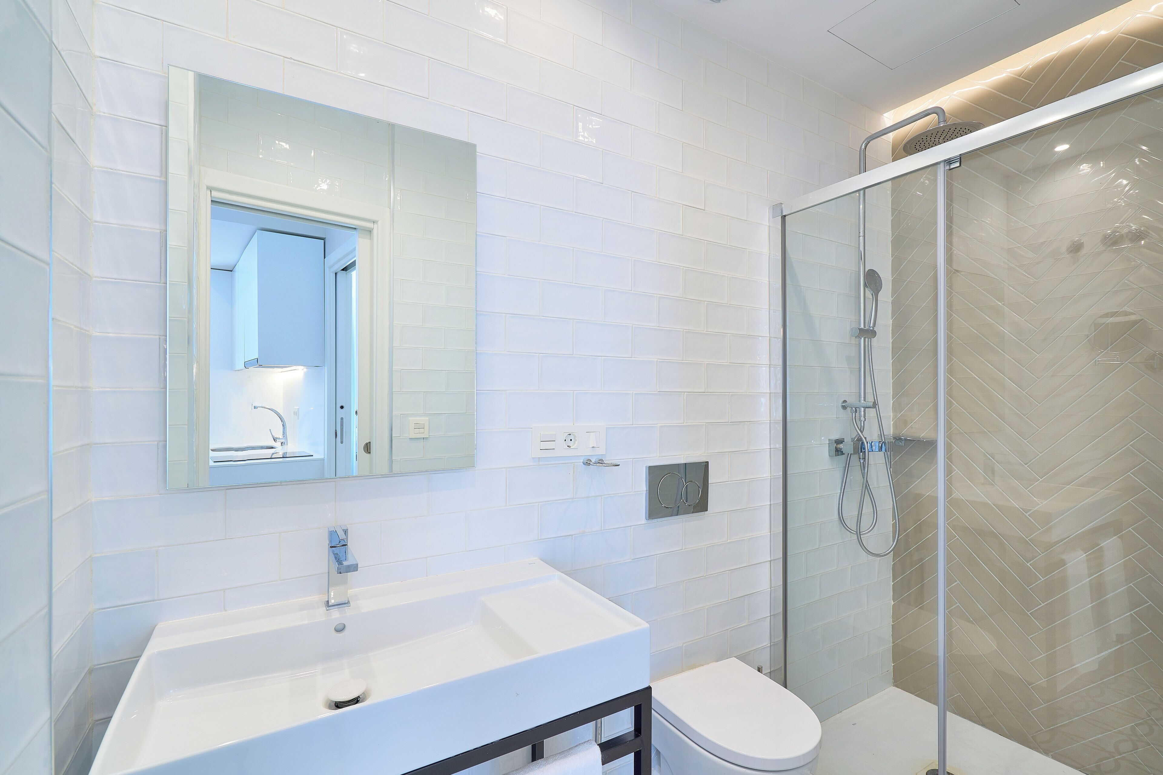 Suite (Duplex) | Badezimmer | Dusche, Regendusche, umweltfreundliche Kosmetikartikel, Haartrockner