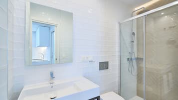 Suite (Duplex) | Bathroom