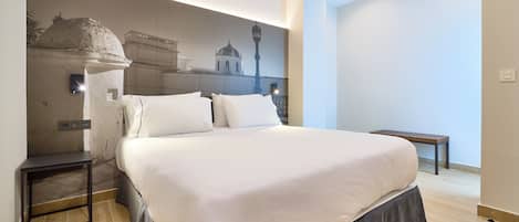 Zimmersafe, Verdunkelungsvorhänge, kostenloses WLAN, Bettwäsche