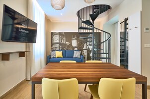 Suite (Duplex) | In-room safe, blackout drapes, free WiFi, bed sheets