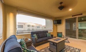 TV, fireplace, offices, computer monitors