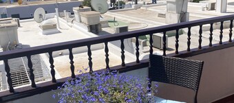 VACATION HOME WITH SEA VIEW - ALL-DAY SUN - TOP LOCATION