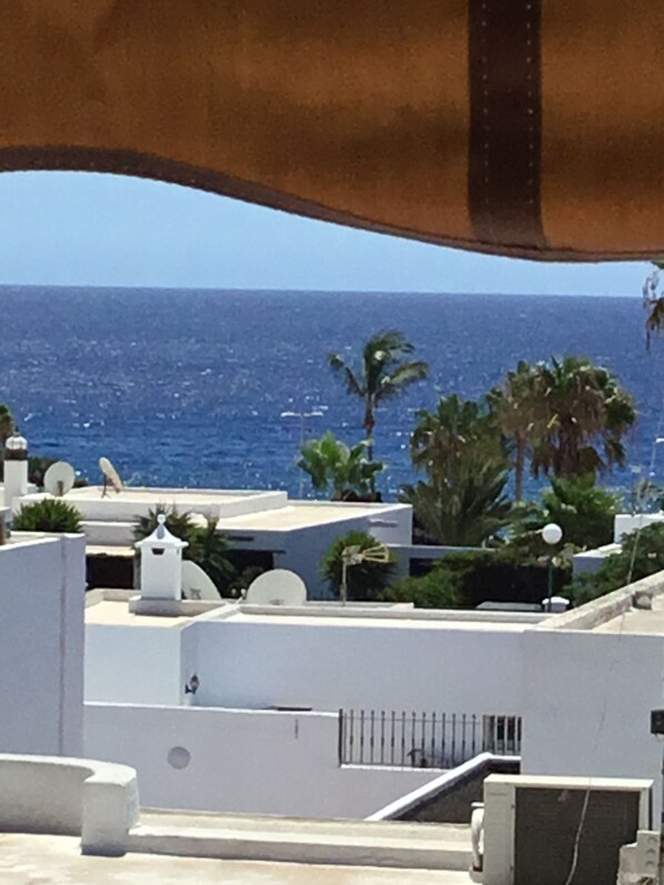 View from property - Playa Chica: Villa mit Sonne, Meerblick und Ruhe". (Puerto del Carmen)
