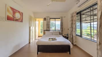 Panoramic Bungalow | Egyptian cotton sheets, premium bedding, individually decorated