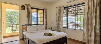 CosmicStays Countryside Panorama-Lakeview Bungalow