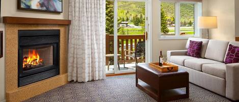 Télévision de 45 pouces avec chaßnes par cùble, cheminée