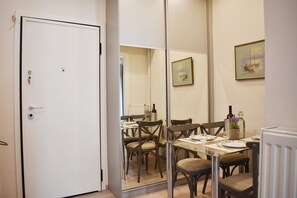 City-Apartment | 1 Schlafzimmer, Schreibtisch, laptopgeeigneter Arbeitsplatz