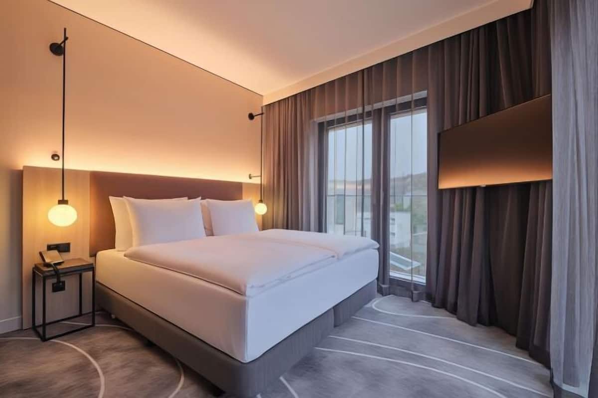 1 bedroom, hypo-allergenic bedding, in-room safe, desk