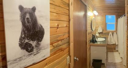 COZY BEAR LODGE - BEAUTIFUL MOUNTAIN GET AWAY