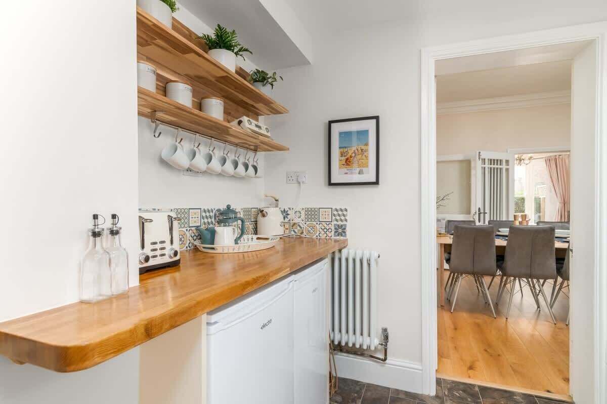 ثلاجة، ميكروويف، فرن، موقد طهي مسطح