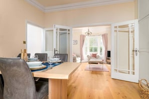 Dining - Host & Stay | Railman's Rest (Whitby)