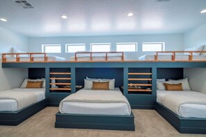 5 bedrooms, iron/ironing board, WiFi, wheelchair access