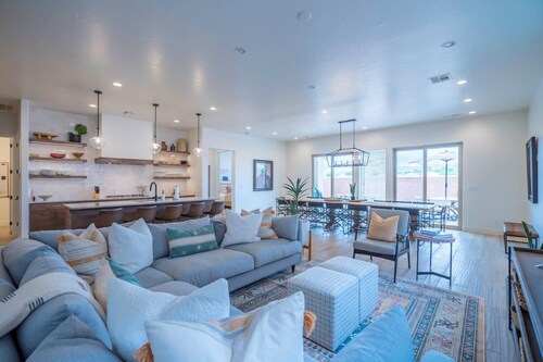 Arcadia 53 | DOG FRIENDLY * PRIVATE Hot Tub * Arcade Games * Sleeps 21
