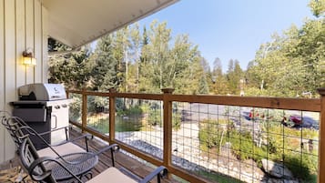 Condo, 2 Bedrooms | BBQ/picnic Area