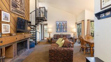 Condo, 2 Bedrooms | Living room