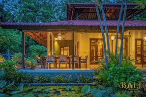 Outdoor dining - A villa with character in Pemuteran, Bali! (Pemuteran)