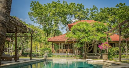 A villa with character in Permuteran, Bali!