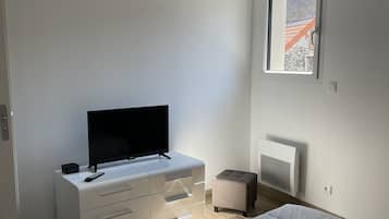 1 bedroom, iron/ironing board, free WiFi