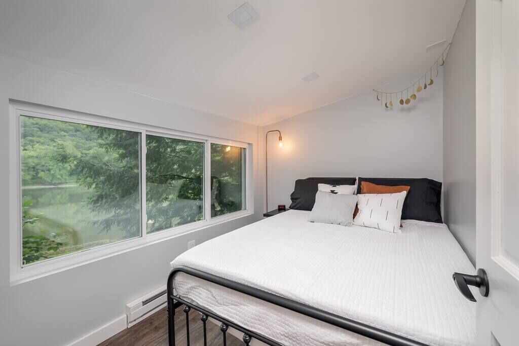 2 bedrooms, desk, free WiFi, bed sheets