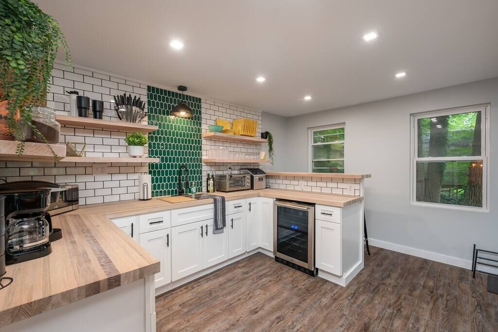 Fridge, microwave, coffee/tea maker, electric kettle