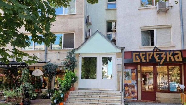 A small building with a green roof and a door, surrounded by potted plants and a bench. - Apartment Lozenets, Sofia, Bulgaria (Sofia)