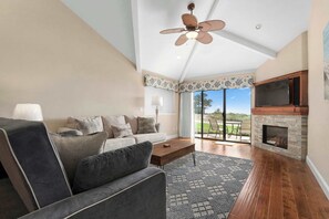 Téléviseur, foyer, bureau