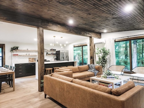 Blackbear Lodge - Luxury Cabin, Kid-Friendly