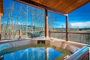 Outdoor dining - Large Deck with Hot Tub | Pets | Angel Fire Villa (Angel Fire)