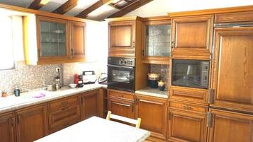 Comfort Apartment | Private kitchen | Full-size fridge, microwave, oven, stovetop